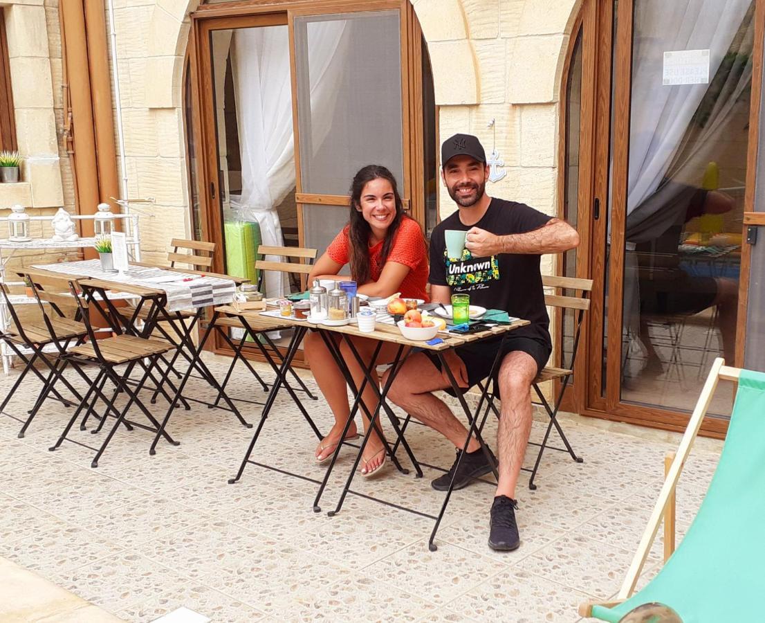 Laringa Holiday Bed&Breakfast Għajnsielem Buitenkant foto